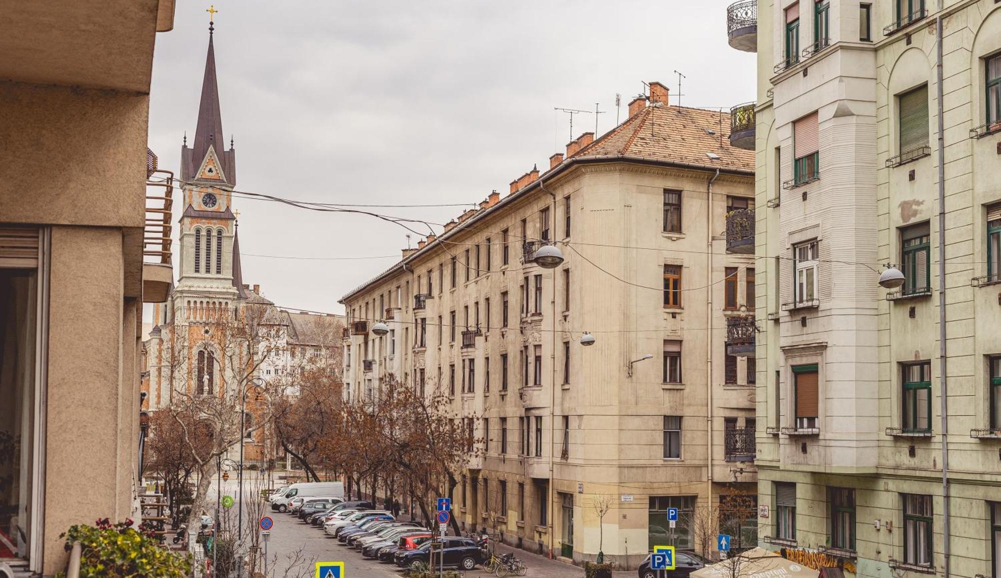 Victoria's Danube View * Budapest